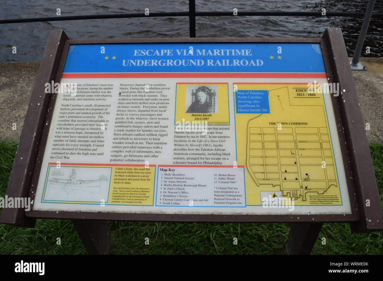 Eine historische Markierung über die Underground Railroad Slaves bewegen in Edenton, North Carolina. Stockfoto
