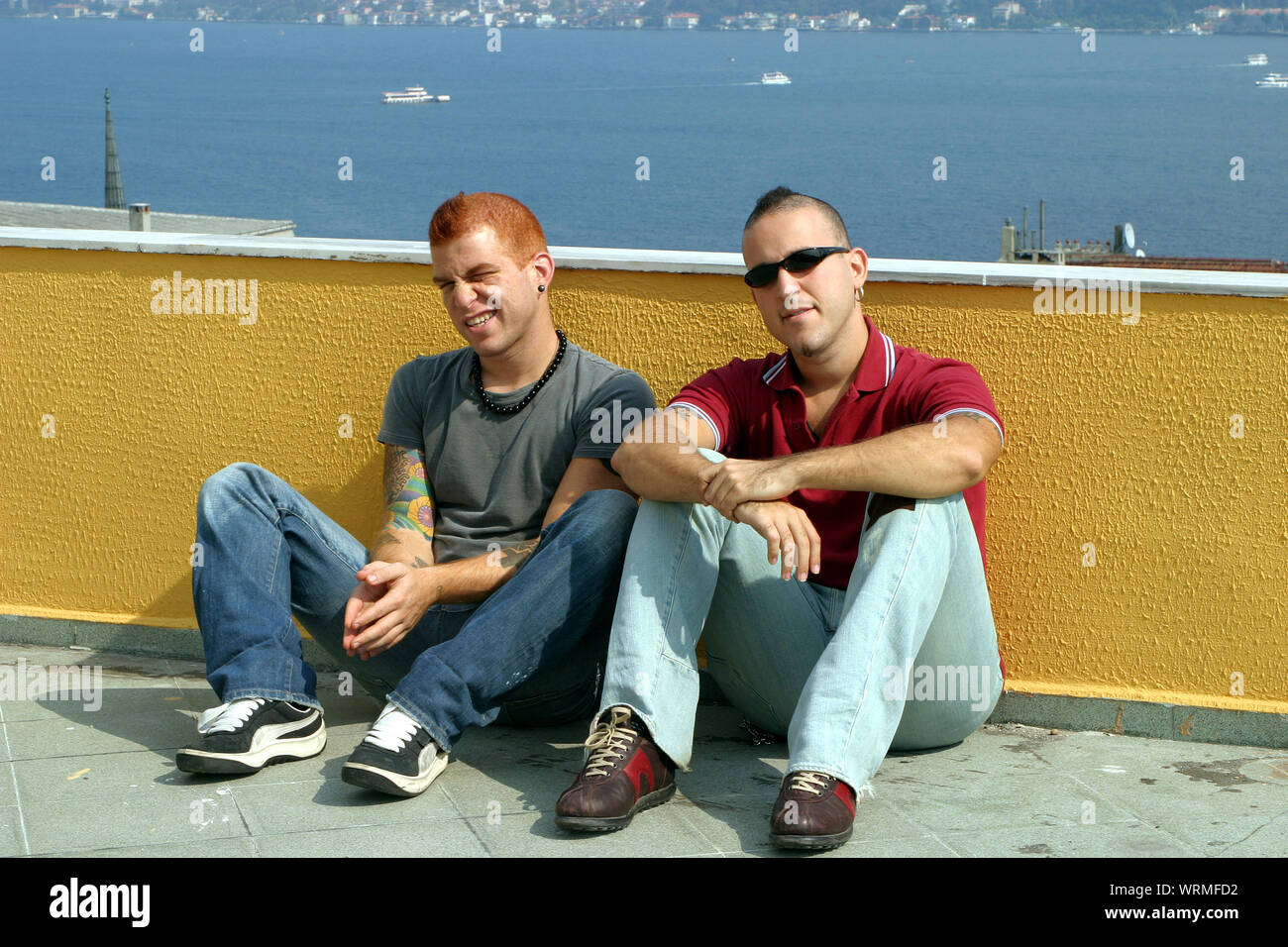 ISTANBUL, Türkei - 18 September: Berühmte Türkische Band "Athena" am 18. September 2005 in Istanbul, Türkei. Athena war durch die zwillingsbrüder Gokhan Ozoguz und Hakan Ozoguz 1987 gebildet. Stockfoto