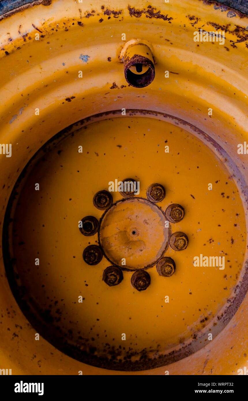 Gelbes Metall Rostig Stockfotos Und Bilder Kaufen Alamy