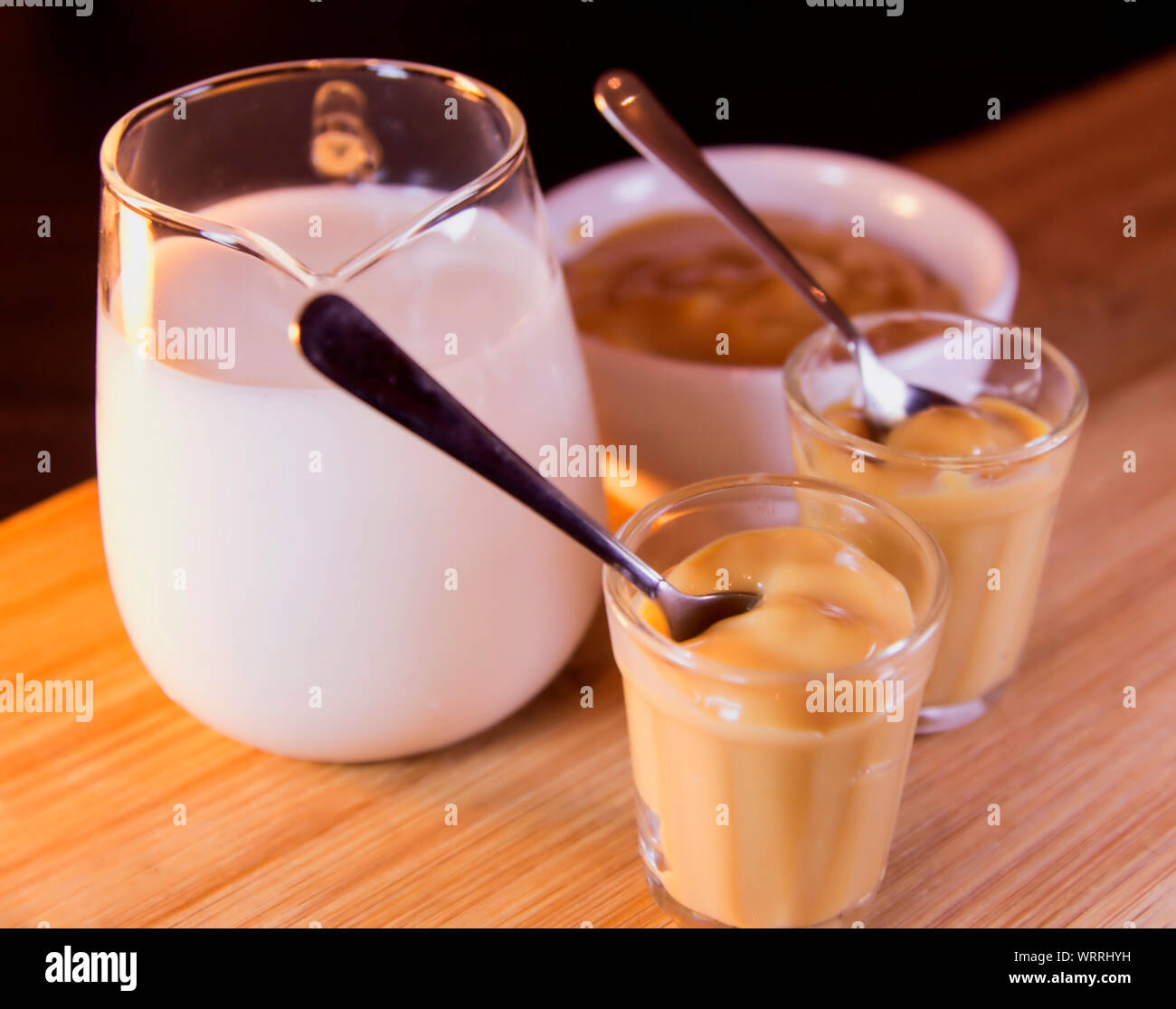 Milch dulce de leche -Fotos und -Bildmaterial in hoher Auflösung – Alamy Milch dulce de leche -Fotos und -Bildmaterial in hoher Auflösung – Alamy