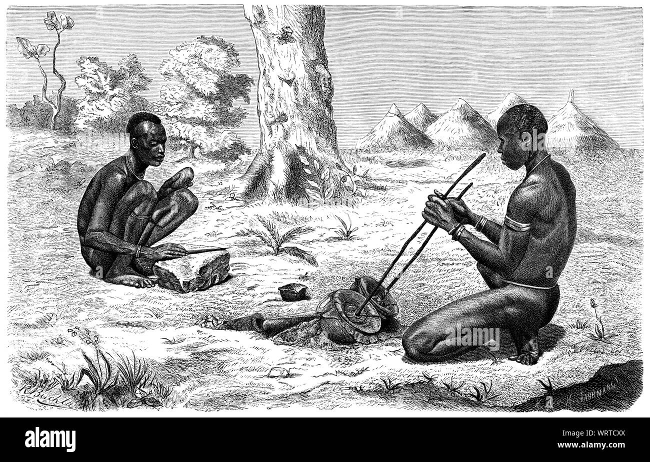 Bari Männer Schmieden, Illustration aus einem Foto von Richard Buchta, aus dem Buch "volkerkunde" durch Dr. Friedrich Ratzel, Bibliographische Institut, Leipzig, 1885 Stockfoto