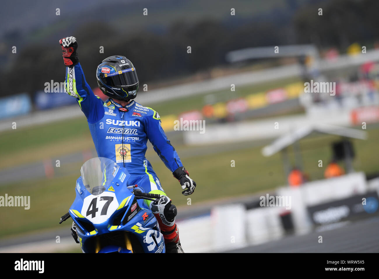 Wayne Maxwell feiert seinen Sieg in Rennen 1 Der australischen Superbike WM Runde 5 bei Winton Motor Raceway, Winton, Victoria Stockfoto