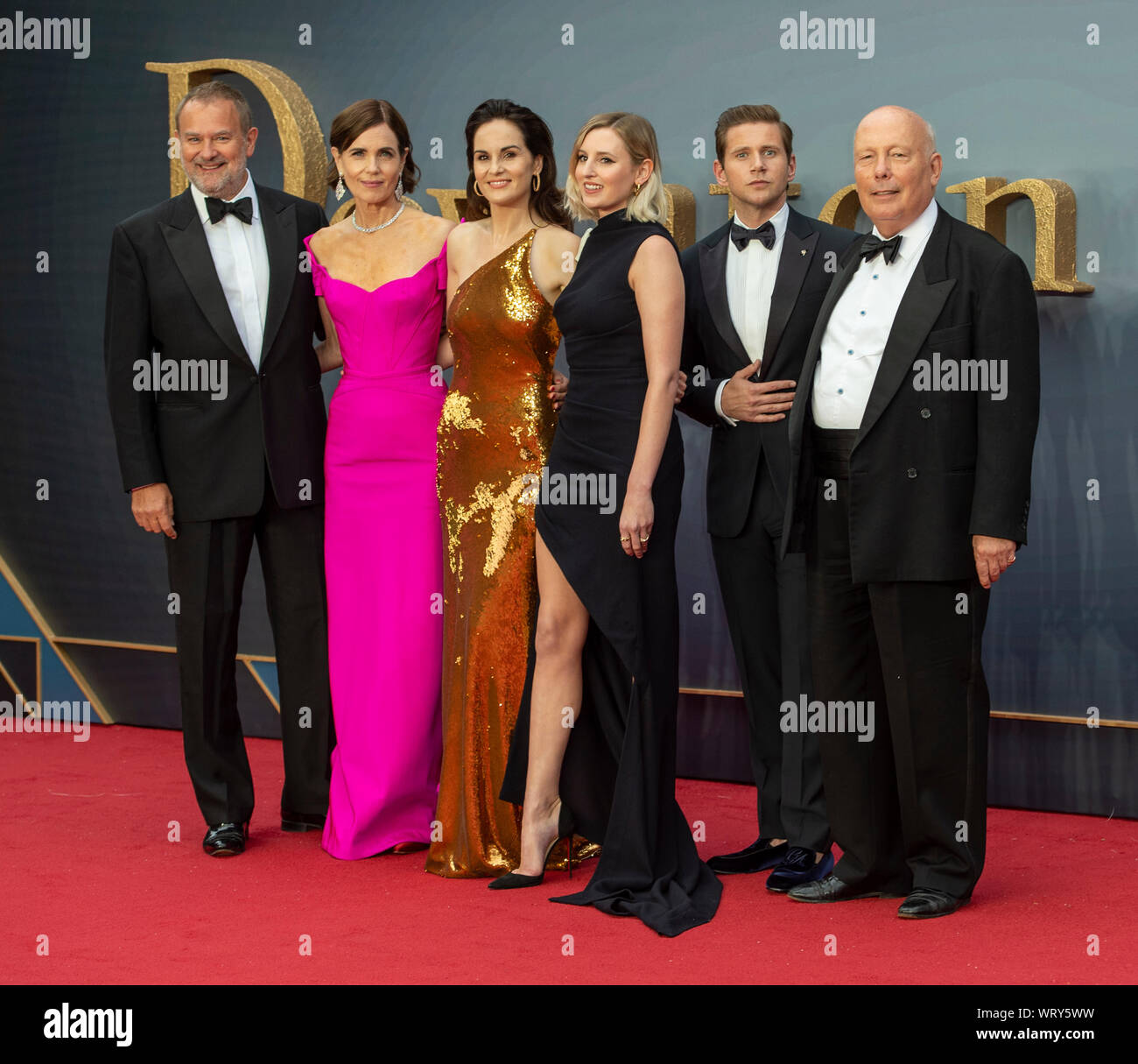 London, Großbritannien. 09 Sep, 2019. Hugh Bonneville, Elizabeth McGovern, Michelle Dockery, Laura Carmichael, Allen Leech und Julian Fellowes besuchen die Weltpremiere von Downton Abtei am Leicester Square in London. Credit: SOPA Images Limited/Alamy leben Nachrichten Stockfoto