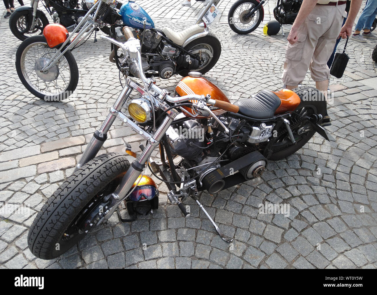 Tampere, Finnland - 31 August, 2019: Maßgeschneiderte Harley Davidson Motorräder am Bike Show Mansen Mäntä Messut (Tampere Kolben Messe in englischer Sprache). Stockfoto