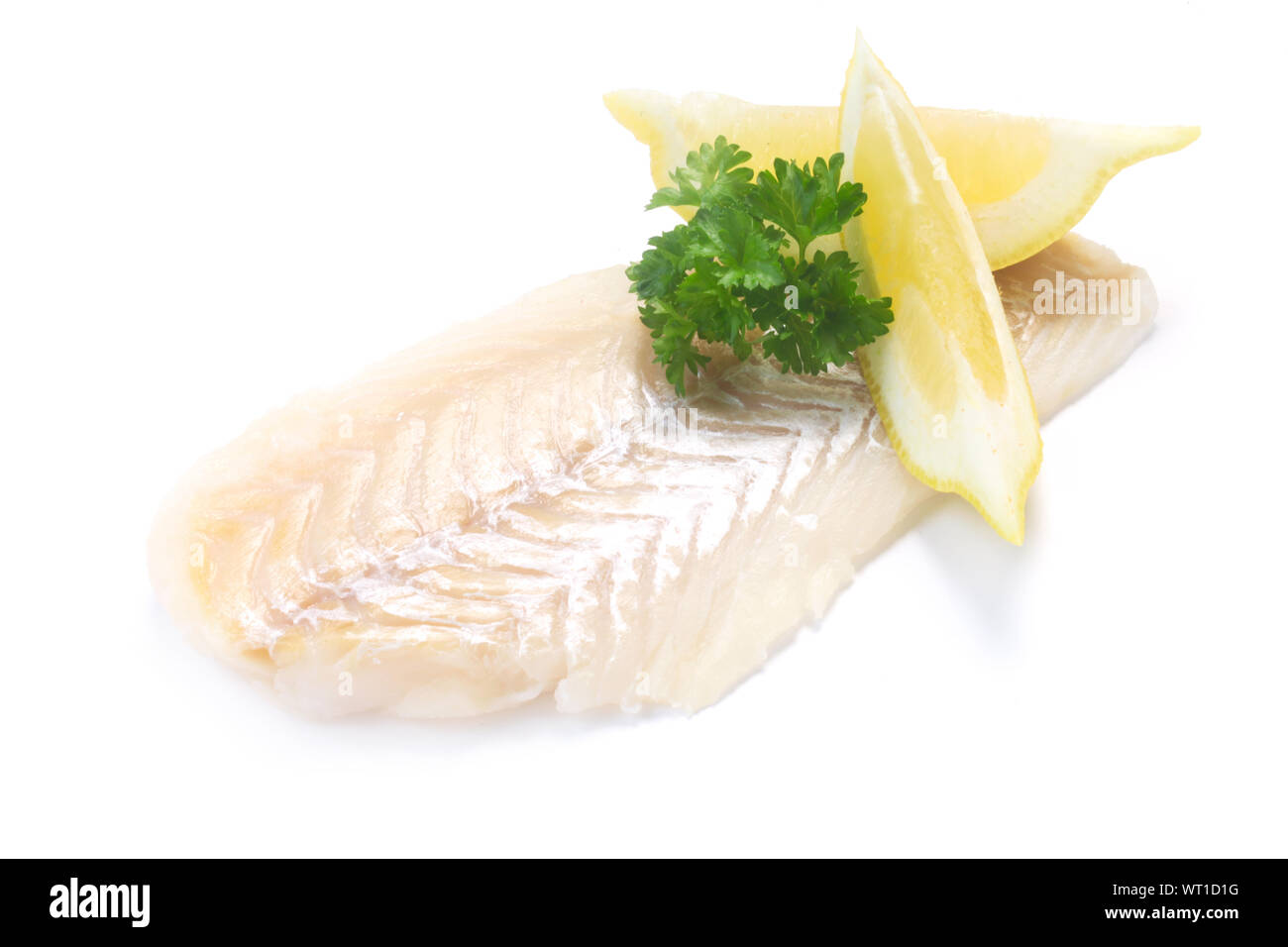 Raw Kabeljaufilet isoliert auf weißem Stockfoto