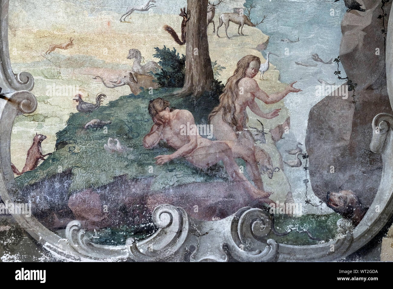 Adam und Eva im Garten Eden, Fresken an der Decke der Hl. Johannes der Täufer Kirche in Zagreb, Kroatien. Stockfoto