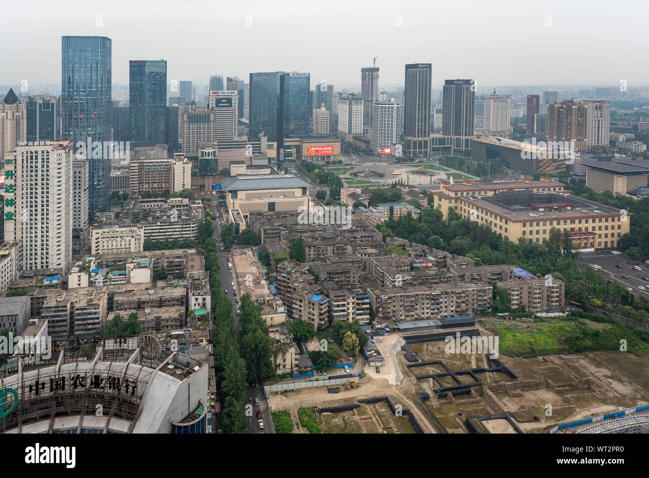 Chengdu, Provinz Sichuan, China - Juni 8, 2019: Skyline Luftbild von der Mitte der Stadt mit Tianfu Platz auf der rechten Seite sichtbar Stockfoto