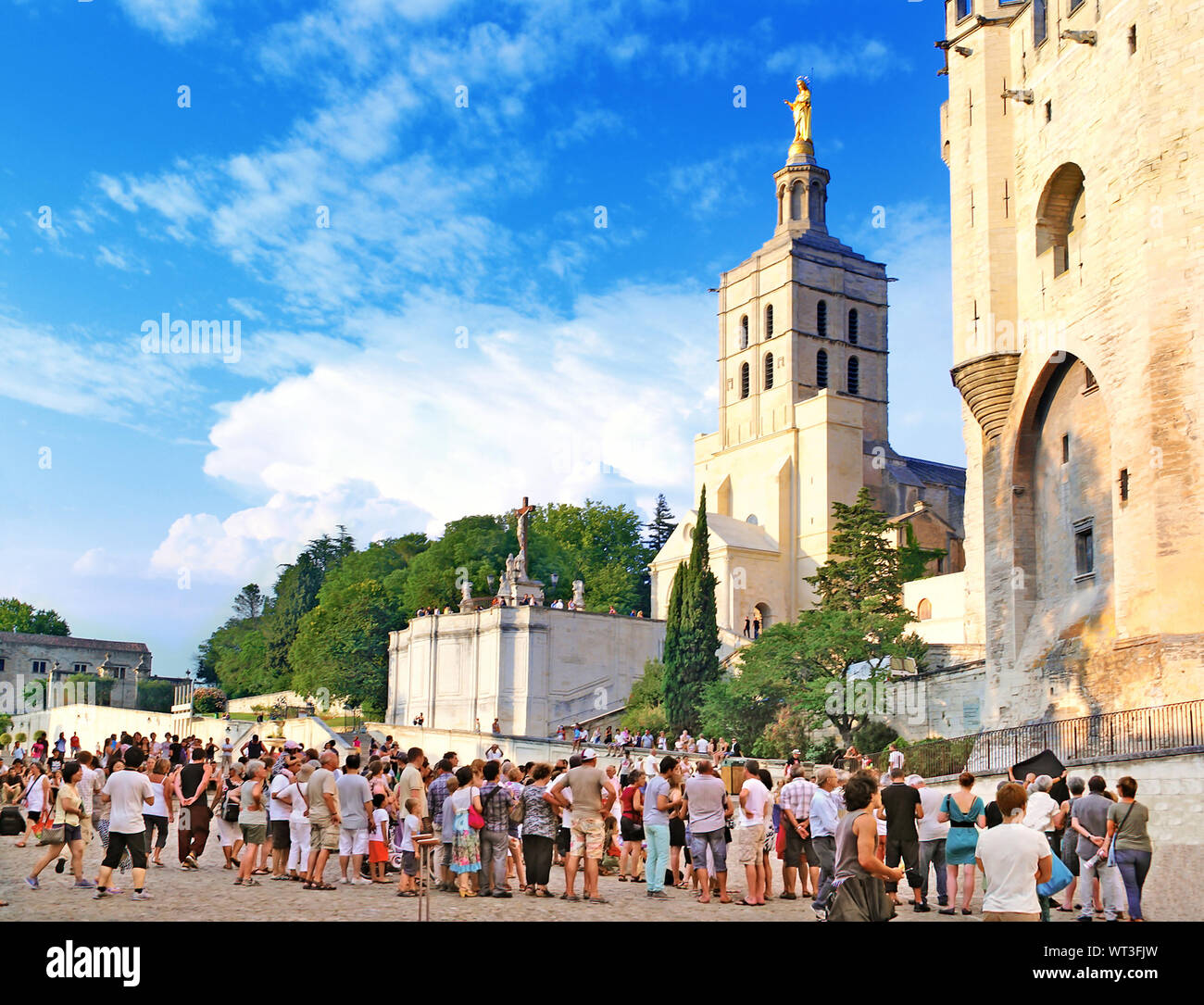 Palast der Päpste in Avignon während des Festivals. Provence, Frankreich. Stockfoto