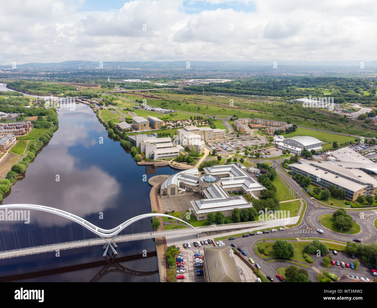 Areal Foto der Durham University, Queen's Campus in Thornaby, Stockton-on-xd an einem schönen sonnigen Tag in der Nähe der Unendlichkeit Brücke genommen Stockfoto