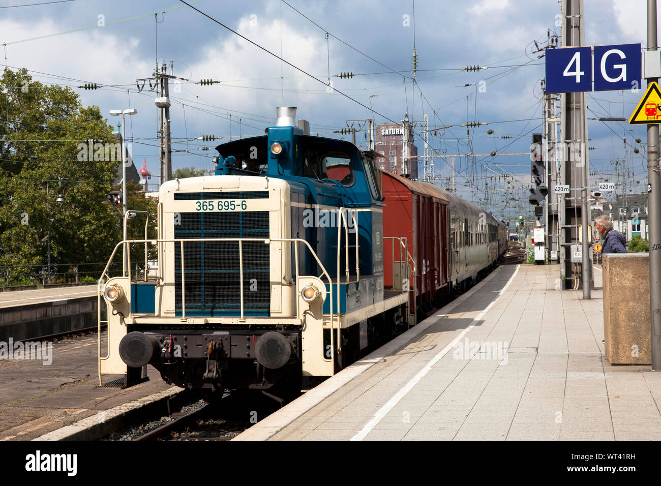 Diesellokomotive der Deutschen Bahn (Deutsche Bahn) am Hauptbahnhof, Köln, Deutschland. Diesellok der Deutschen Bahn im Hauptbahnhof, Köln,,Deuts Stockfoto