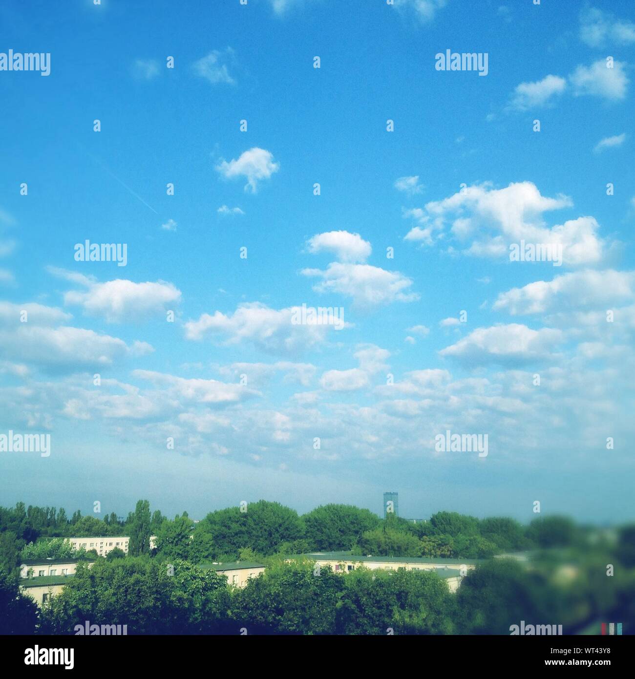 Landschaft mit Feldern und geschwollene Wolken Stockfoto