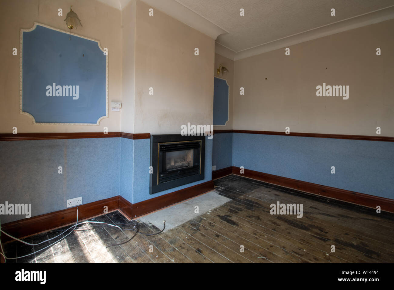 Ein alter 80er Jahre Stil Stil Wohnzimmer, typisch britischen britischen Stil eingerichtete Zimmer. Stockfoto