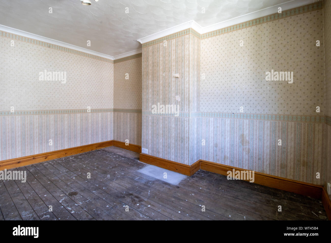 Ein alter 80er Jahre Stil Stil Wohnzimmer, typisch britischen britischen Stil eingerichtete Zimmer. Stockfoto