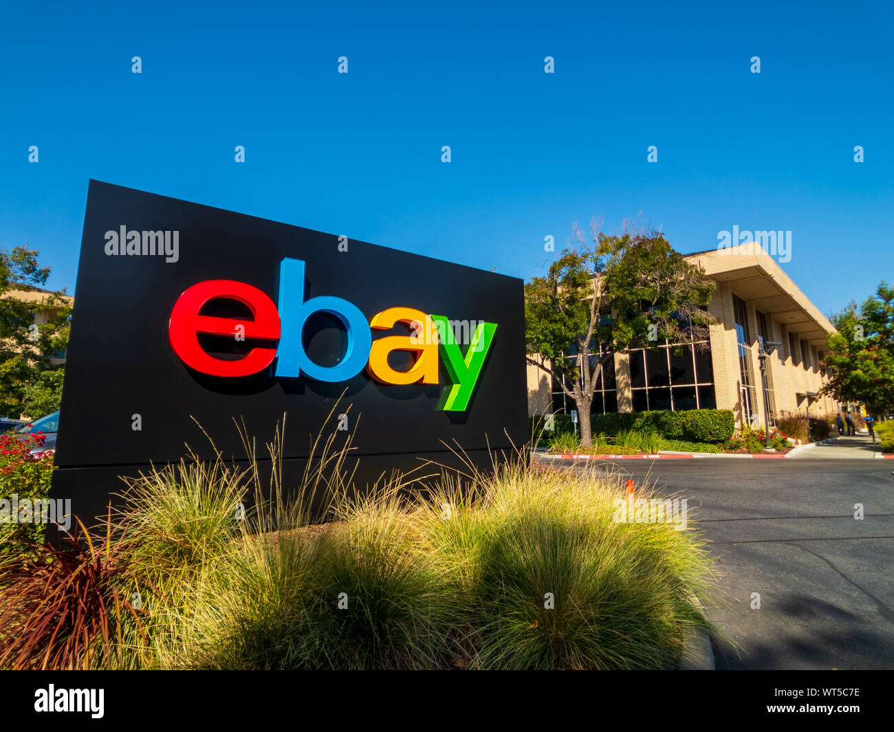 San Jose, USA - 10. September 2018: Ebay outdoor Logo in der Zentrale in Silicon Valley Stockfoto