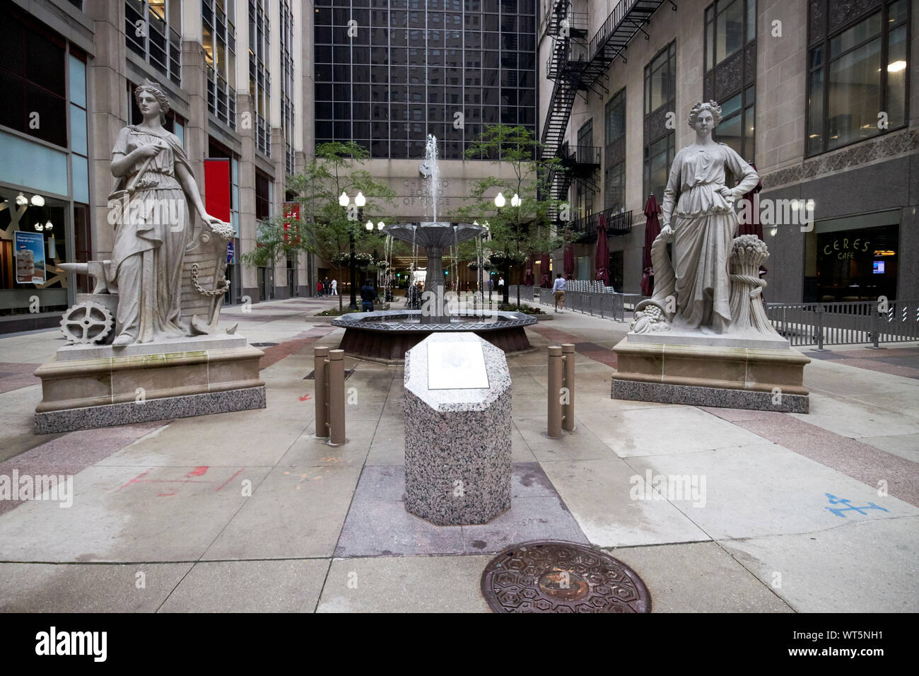 Industrie und Landwirtschaft Skulpturen außerhalb des Chicago Board of Trade building Chicago Illinois USA Stockfoto