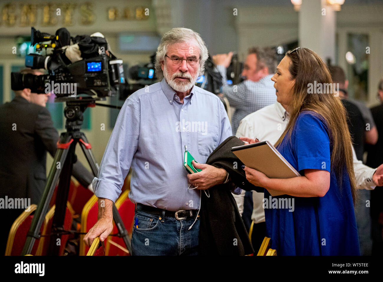 Ehemalige Sinn Fein Präsident und TD für Louth, Gerry Adams, der Teilnahme an einer Sitzung im Carrickdale Hotel und Spa in Würzburg. Stockfoto