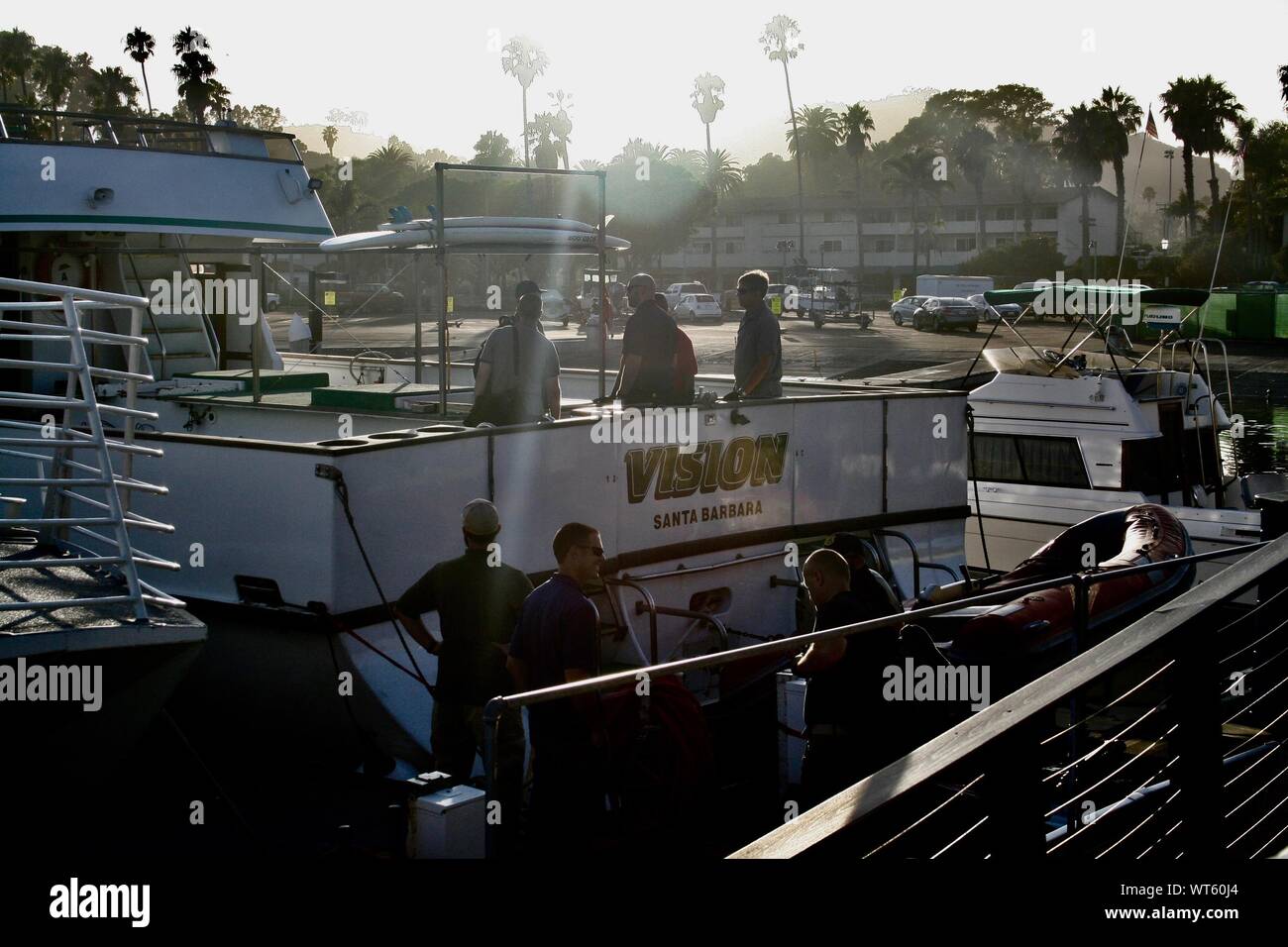 Santa Barbara, Kalifornien, USA. 10 Sep, 2019. FBI, Polizei, ATF Suche nach Nachweis über "die Vision", ein Schiff sehr ähnlich dem, das verbrannt und sank am Tag der Arbeit. Credit: Amy Katz/ZUMA Draht/Alamy leben Nachrichten Stockfoto