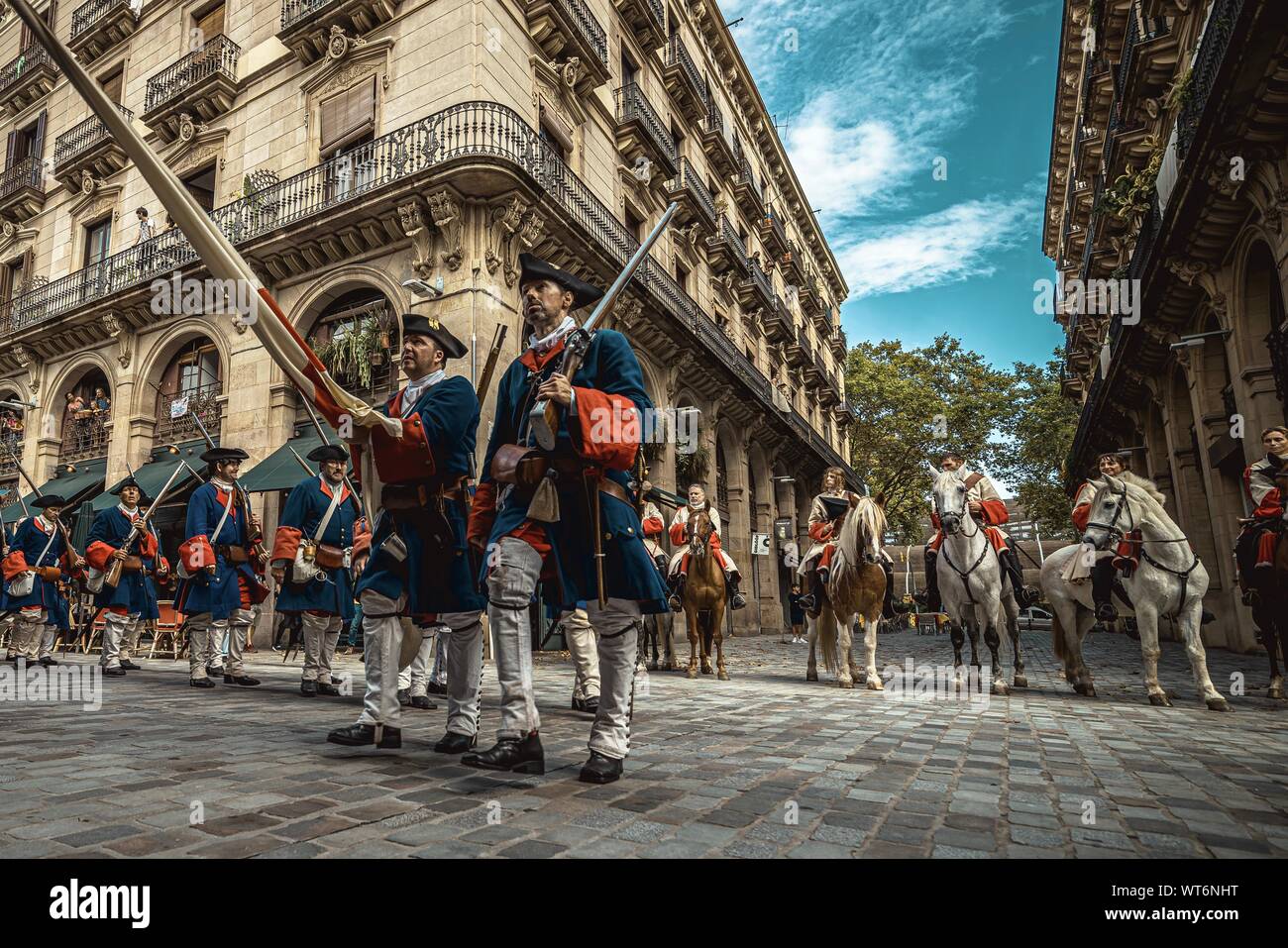 Barcelona, Spanien. 11 Sep, 2019. Die Mitglieder des "iquelets von Barcelona", Historische gekleidete Soldaten, nehmen teil an einem Marsch durch Barcelona auf der 'Diada' (katalanischer Nationalfeiertag) Credit: Matthias Oesterle/Alamy leben Nachrichten Stockfoto