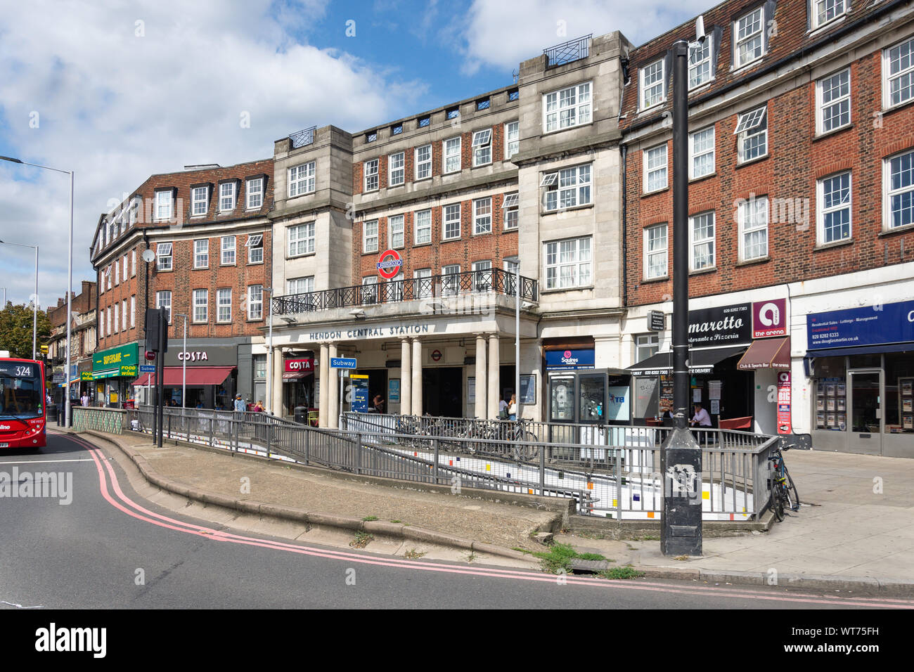 Der U-Bahnhof Hendon Central, Central Circus, Hendon, London Borough von Barnett, Greater London, England, Vereinigtes Königreich Stockfoto