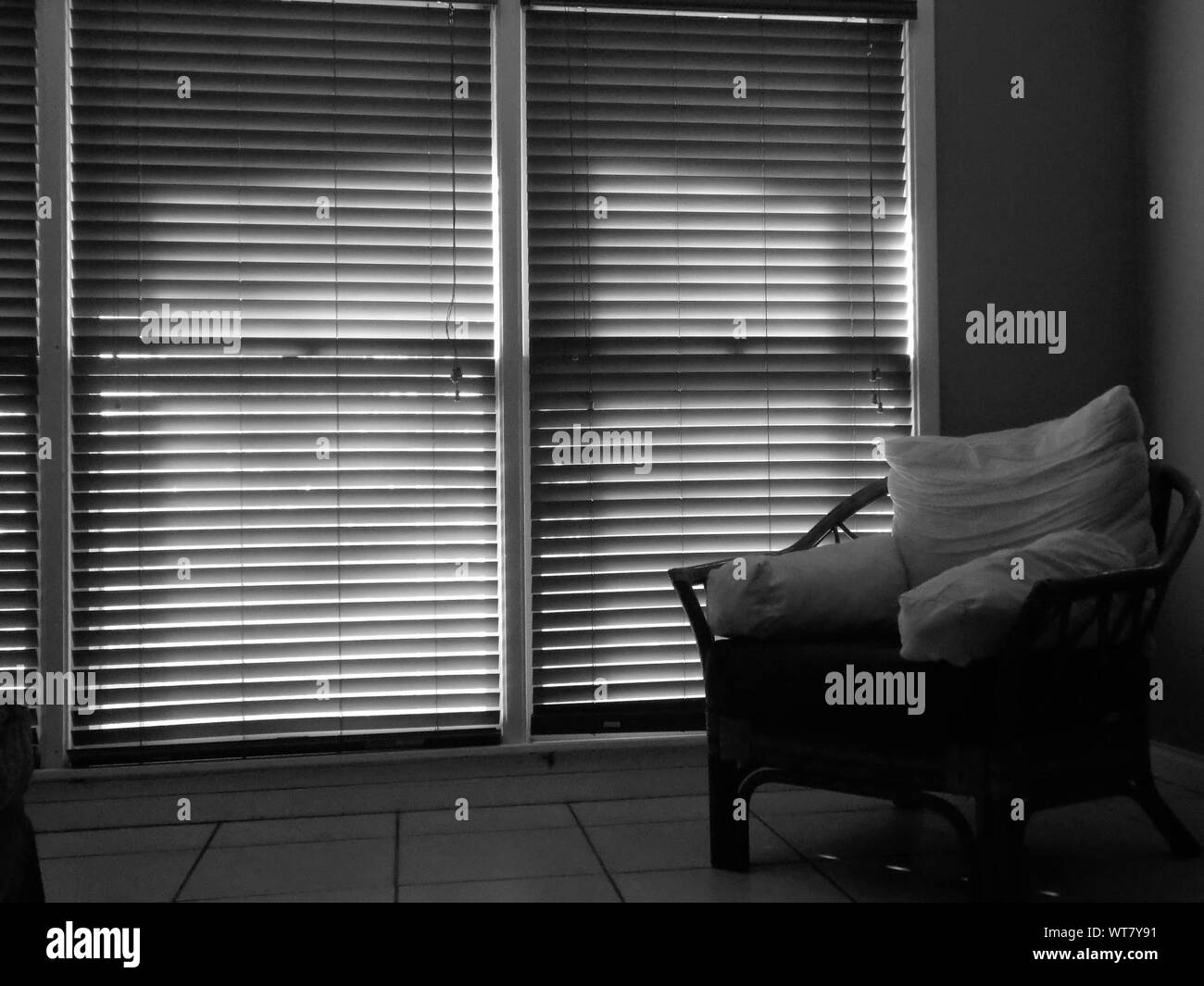 Jalousie door -Fotos und -Bildmaterial in hoher Auflösung – Alamy