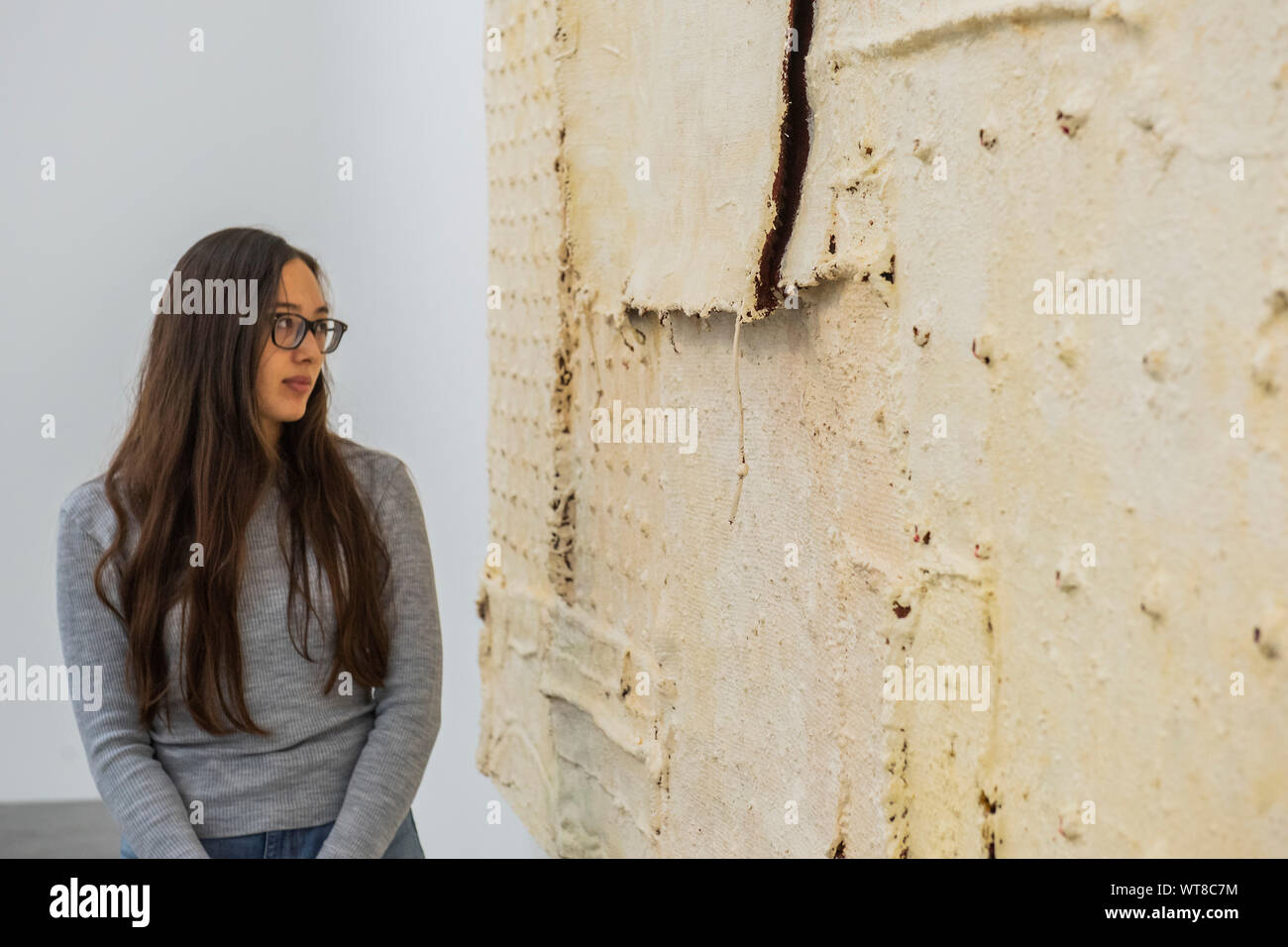 London, Großbritannien. 11 Sep, 2019. Chenile #7, 2018 in Harmonie Hammond im Inneren des White Cube - eine gemeinsame Show mit Werken von Mona Hatoum, Dóra Maurer und Harmonie Hammond im White Cube Bermondsey Credit: Guy Bell/Alamy leben Nachrichten Stockfoto