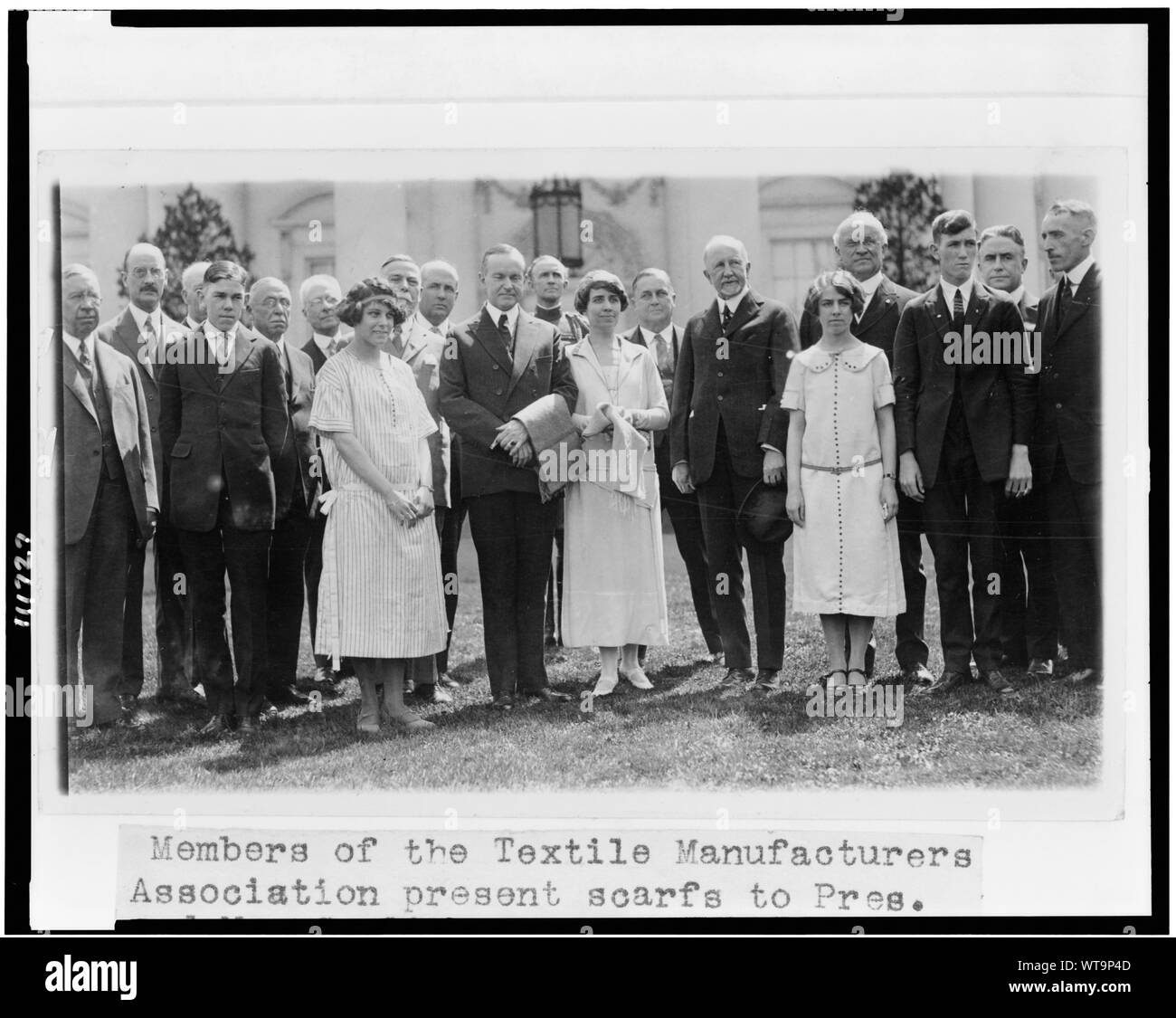 Mitglieder der Textile Manufacturers Association vorhanden Schals zu Pres. und Frau Coolidge Stockfoto