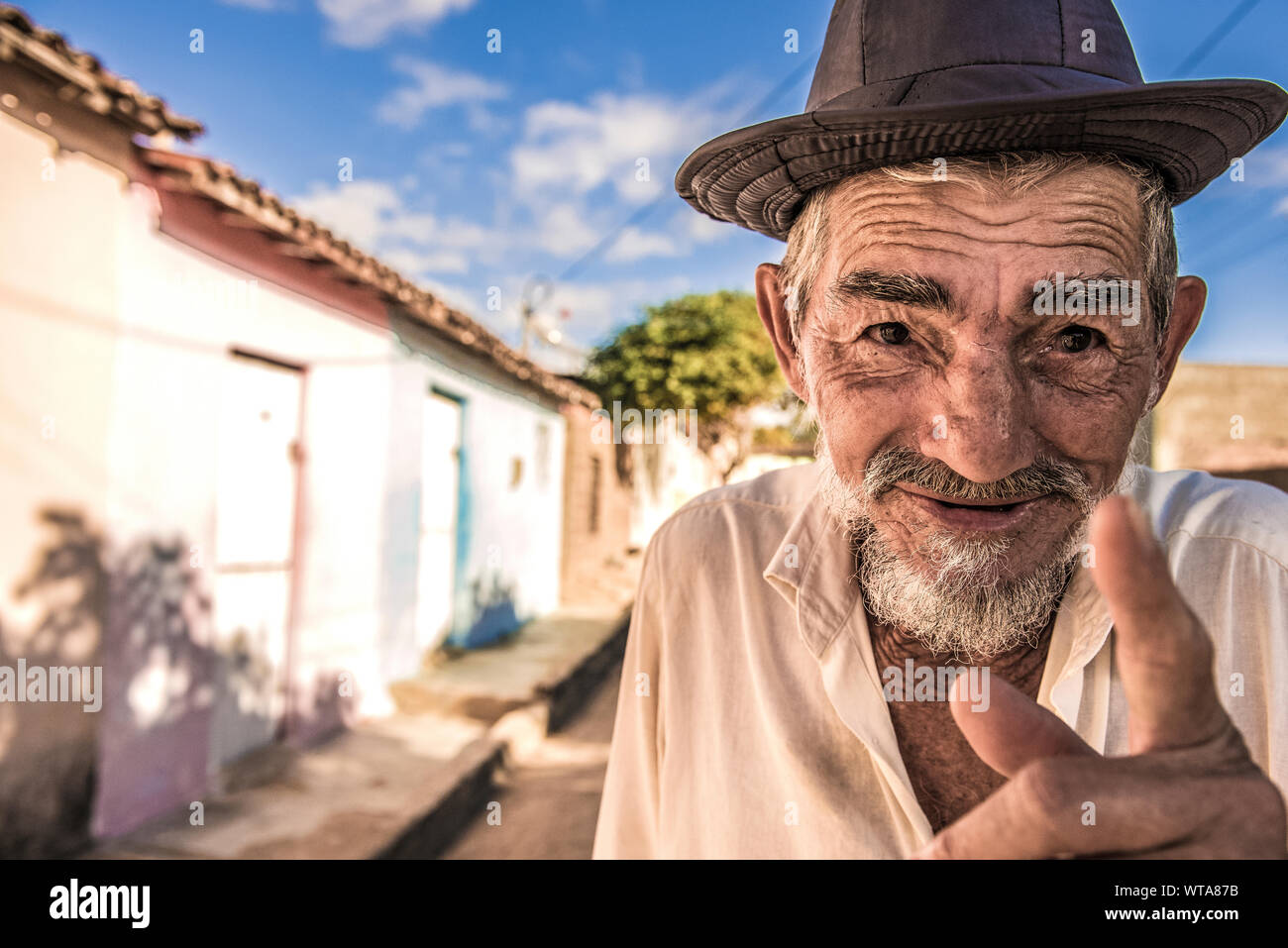 Native Mann in einem kleinen Dorf im Nordosten Brasiliens Stockfoto