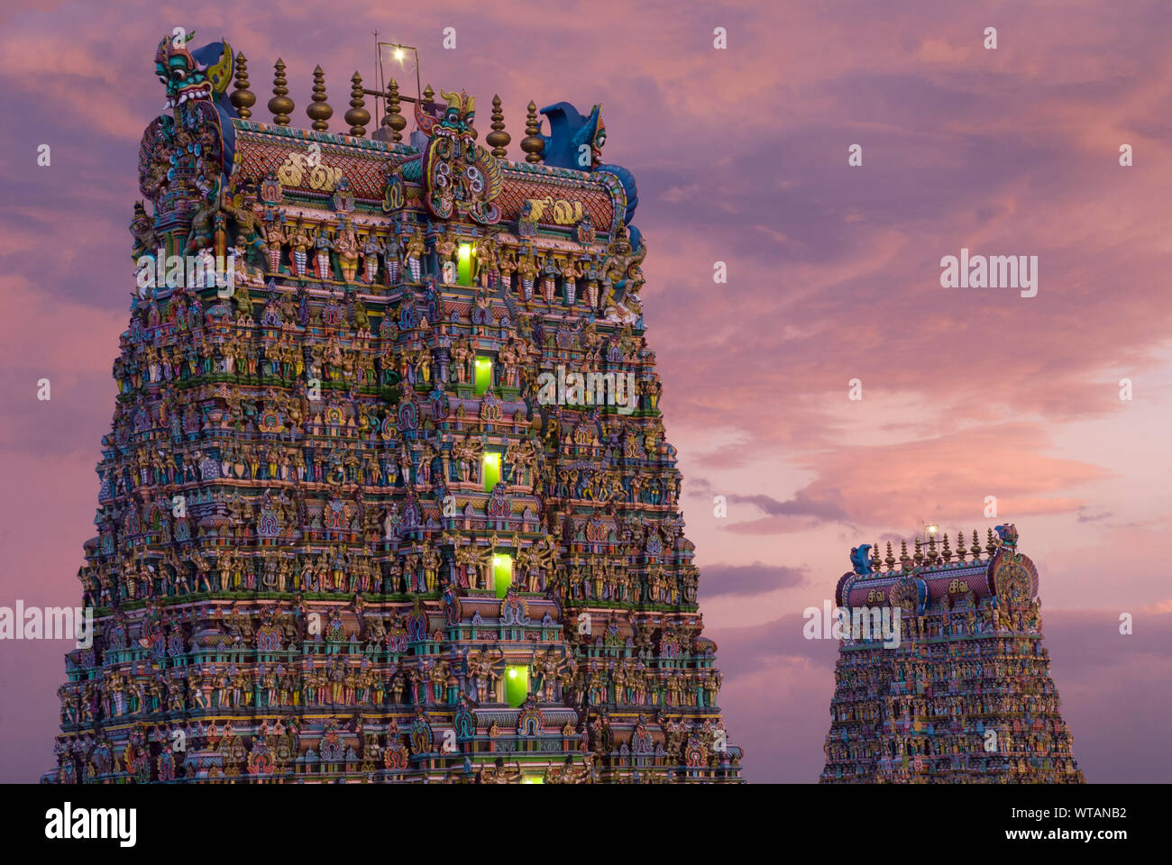 Meenakshi Tempel Beleuchtung schaltet sich während schillernde Twilight Stockfoto