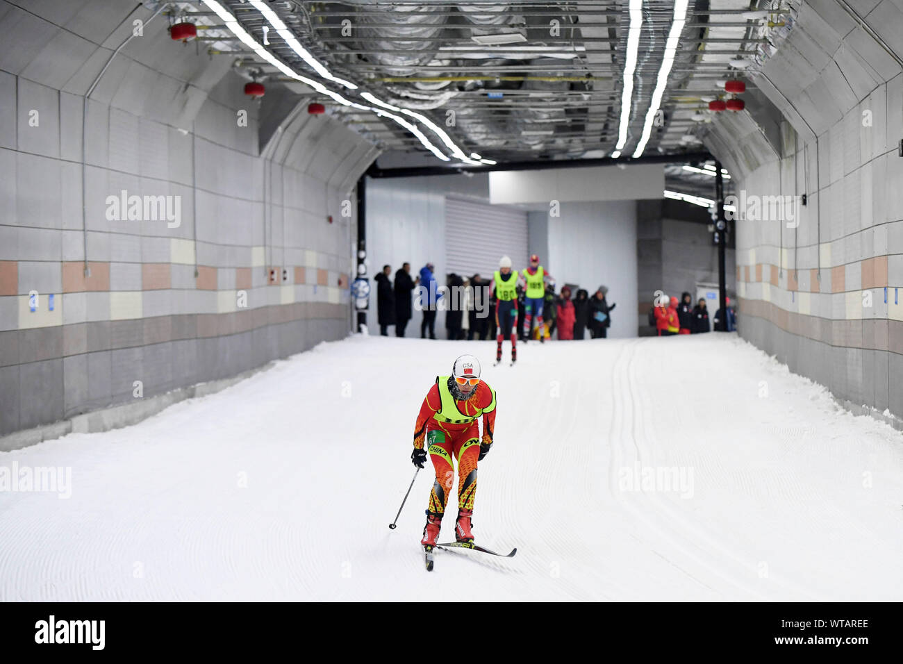 (190911) - JILIN, Sept. 11, 2019 (Xinhua) - Foto auf Sept. 11, 2019 zeigt das äußere Übersicht von Jilin Beishan vier Saison Ski Park in Jilin, Northeast China's Jilin Province. Jilin Beishan vier Saison Ski Park ist der erste All-Wetter Standardisierten professionellen Ski Training Center in Asien. Die Athleten, die das ganze Jahr zu trainieren, es wird die Entwicklung von Eis und Schnee Sport in China fördern. (Xinhua / Lin Hong) Stockfoto