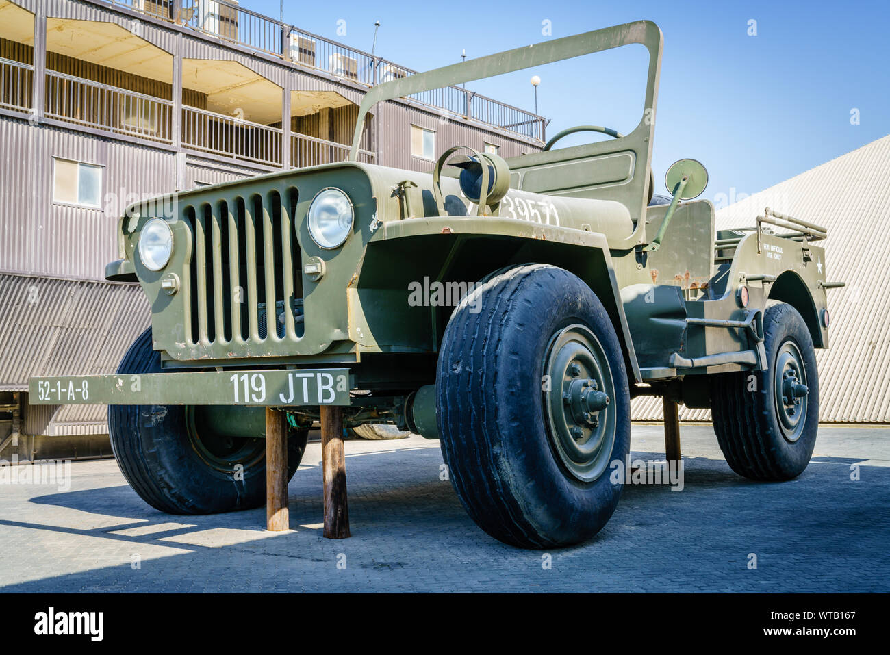 Abu Dhabi, UAE, 1. Dezember 2017: 4:1-Nachbildung der Armee Willys Jeep in Emirate Nationale Auto Museum in Abu Dhabi Stockfoto