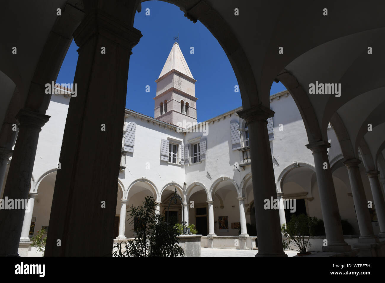 Piran, Slowenien die Kreuzgänge des Heiligen Franziskus Kloster, Piran, Slowenien, Europa Stockfoto