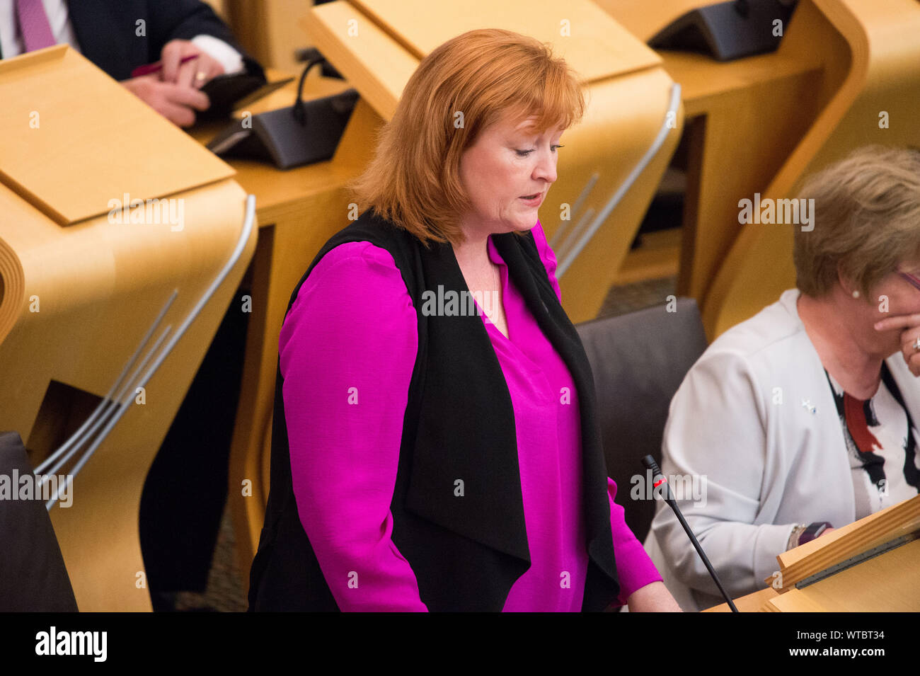Edinburgh, Großbritannien. 5. September 2019. Im Bild: Emma Harper MSP für Süden Schottland. Schottische Regierung Debatte: die Vermeidung einer No Deal Ausfahrt aus der EU. Das Parlament stimmt zu, dass die UK sollte unter keinen Umständen der EU auf einem Nicht-deal Basis verlassen, und verurteilt die Federung des Premierminister des britischen Parlaments ab 9. September bis 14. Oktober 2019. Das Ergebnis der Division ist: Für 87 gegen 28, Enthaltungen 0. Colin Fisher/CDFIMAGES.COM Stockfoto