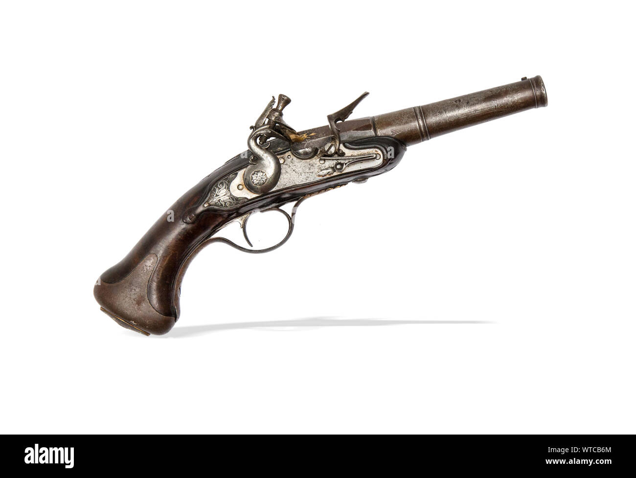 Das 18. Jahrhundert flintlock Pistol mit Schraube runde Fässer und gravierte Schlösser. Stockfoto