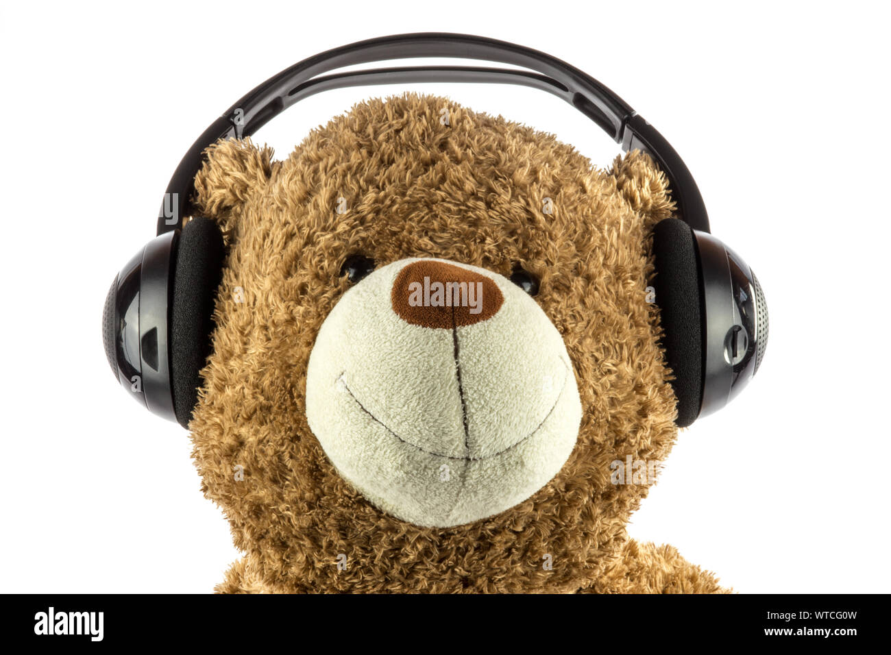 Teddy bear listening music headphones Fotos und Bildmaterial in hoher Auflosung Alamy