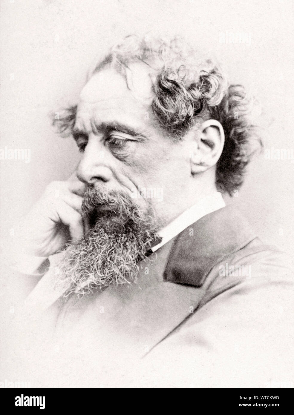 Charles John Huffam Dickens (1812 - 1870) war ein englischer Schriftsteller und Gesellschaftskritiker. Er schuf einige der weltweit bekanntesten fiktiven Figuren und Stockfoto