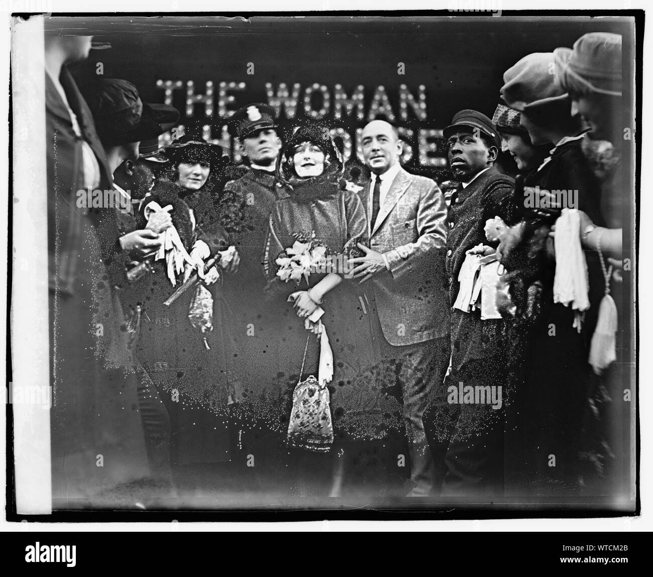 Mildred Harris Chaplin an einem Theater ihr Film Die Frau zeigt in seinem Haus (1920). Stockfoto