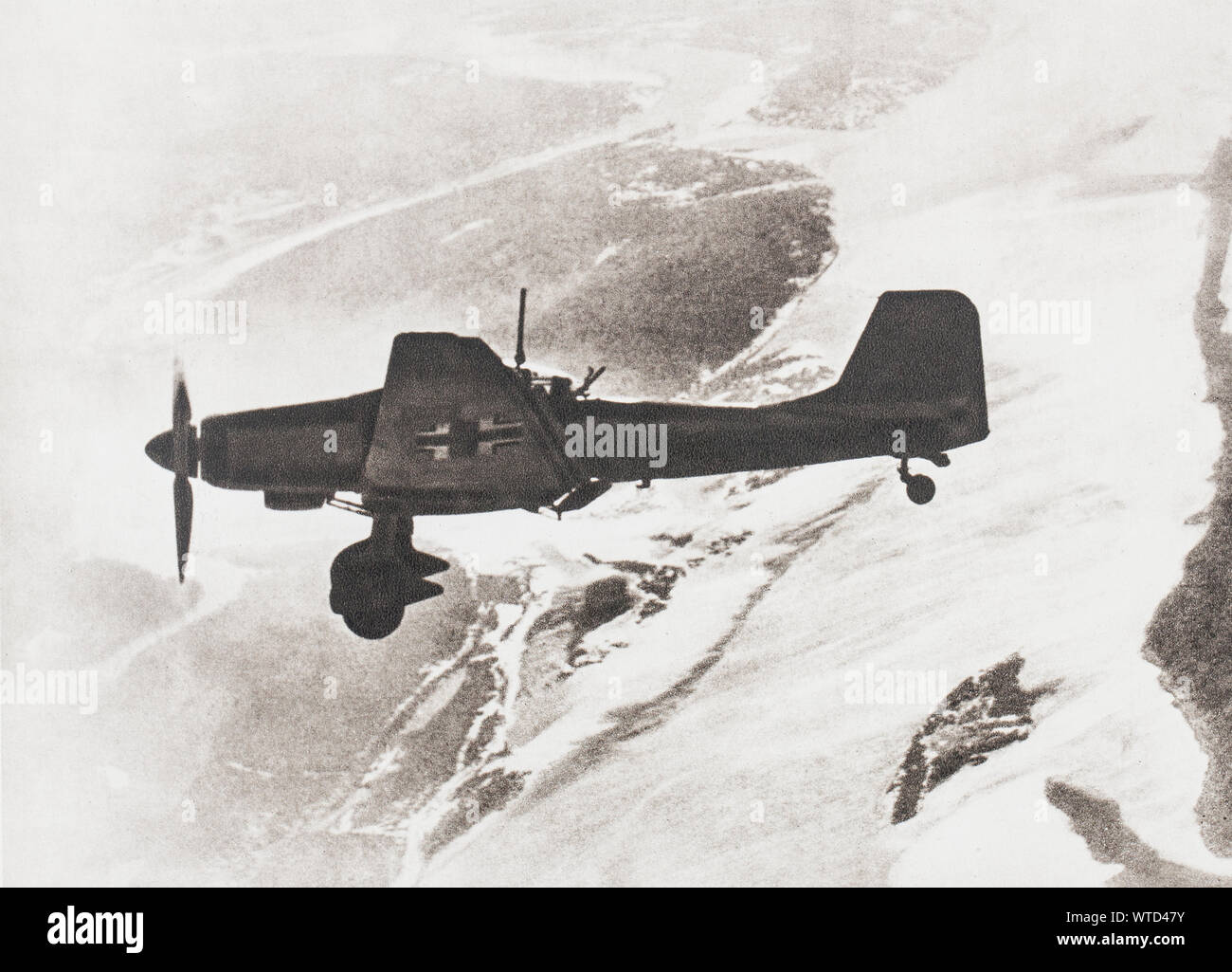 Deutschen Junkers Ju 87 ('Stuka") fliegt über die Große Barriere des Dnjepr. Auf den zwei Träume von dem großen Fluss, hart und heftige Kämpfe statt. Stockfoto