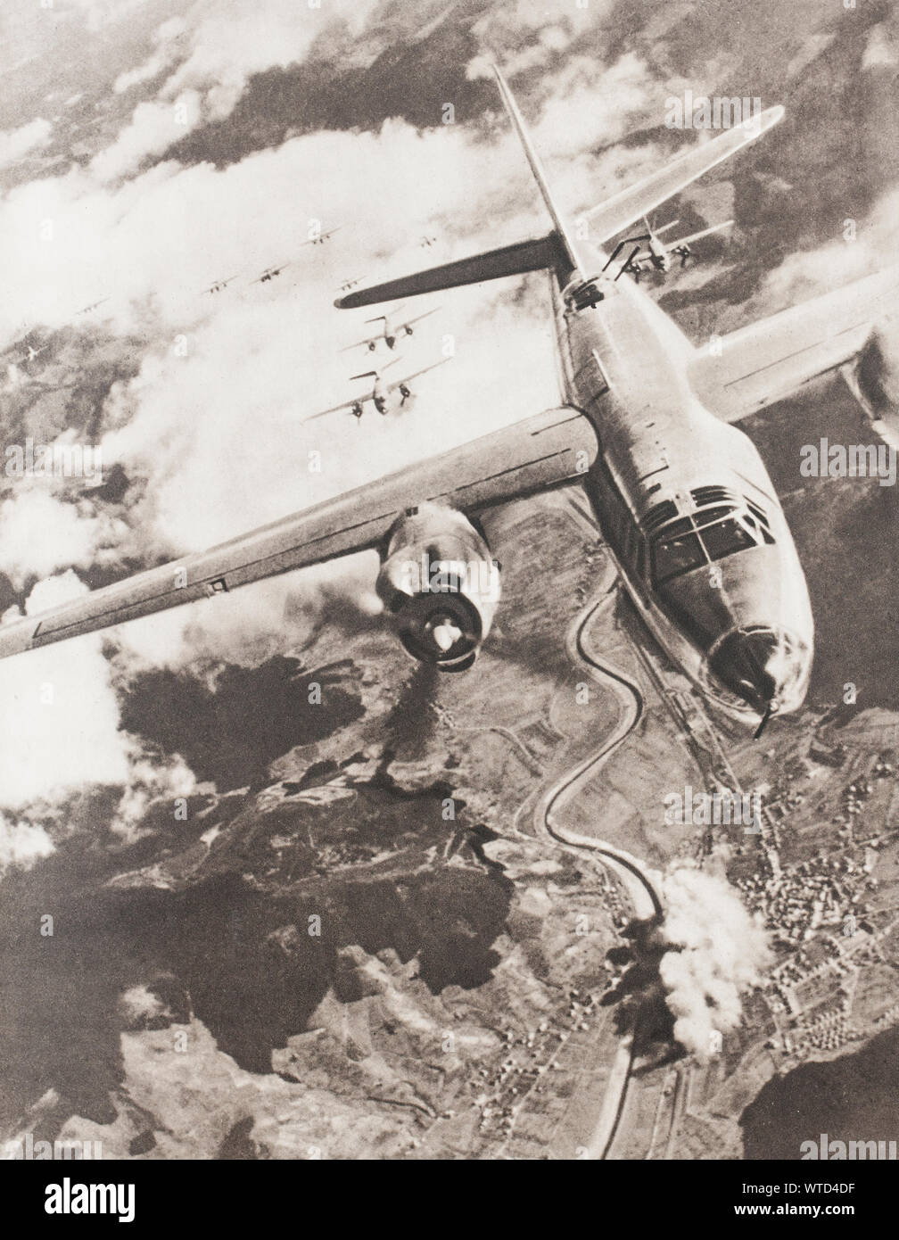 Eine Gruppe von "B-26 MARAUDER" (einem amerikanischen Zweimotorigen mittlerer Bomber), die dem Tactical Air Force angegriffen ein wichtiger Eisenbahnknotenpunkt in Hat Stockfoto