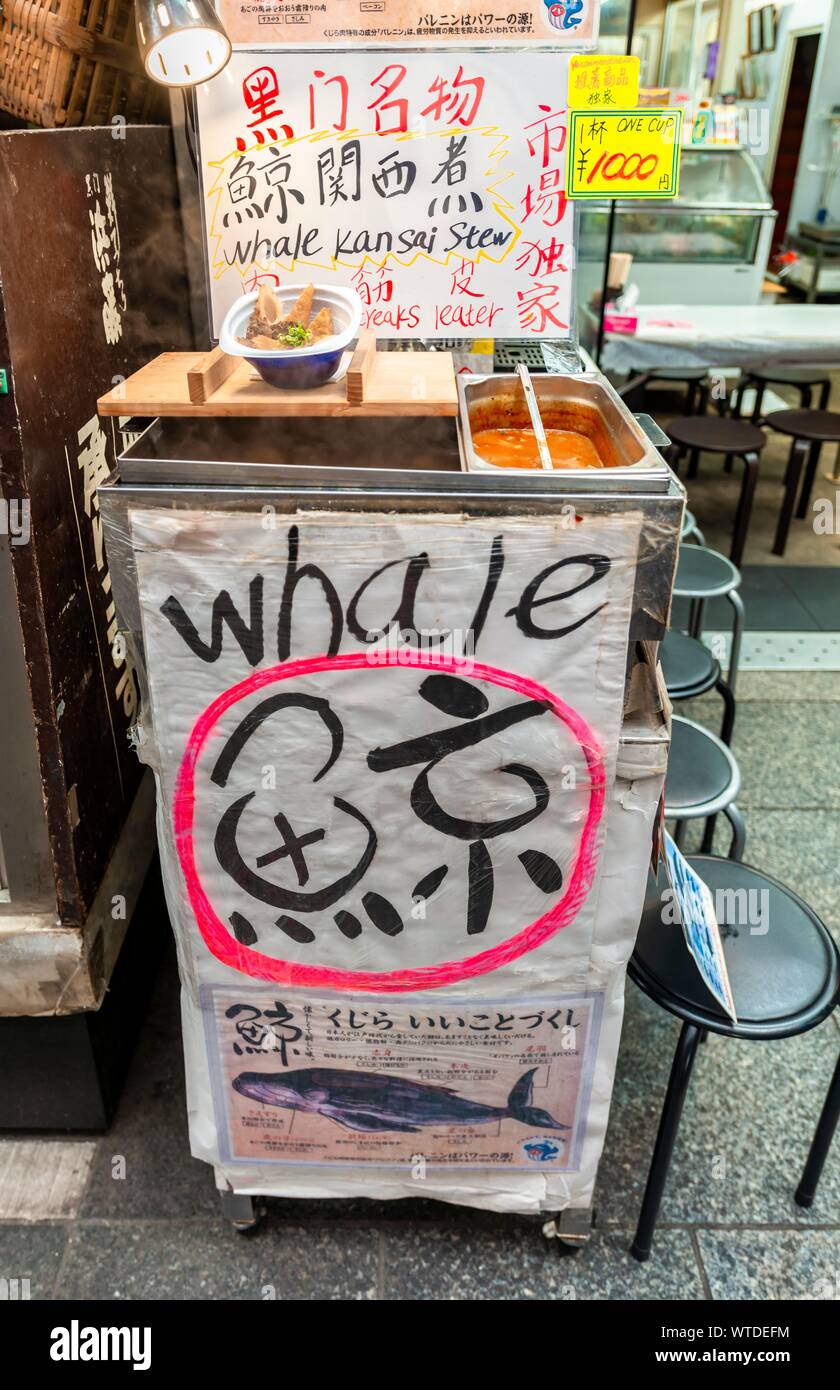 Walfleisch ausgeht,: Kuromon Ichiba Markt, Osaka, Japan Stockfoto