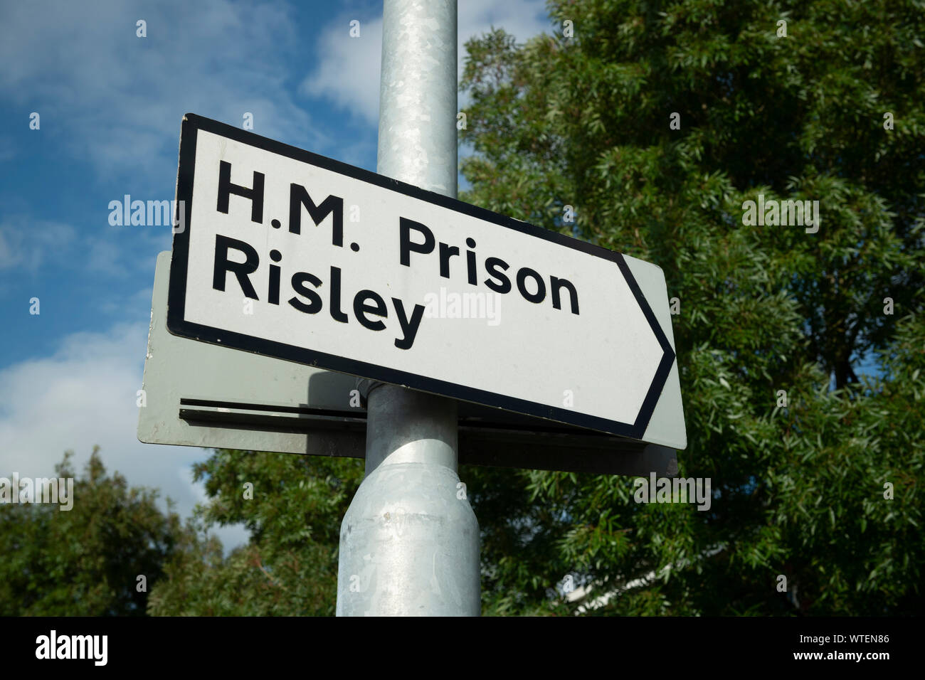 Signage für HMP Risley Gefängnis in Warrington, Großbritannien. Stockfoto