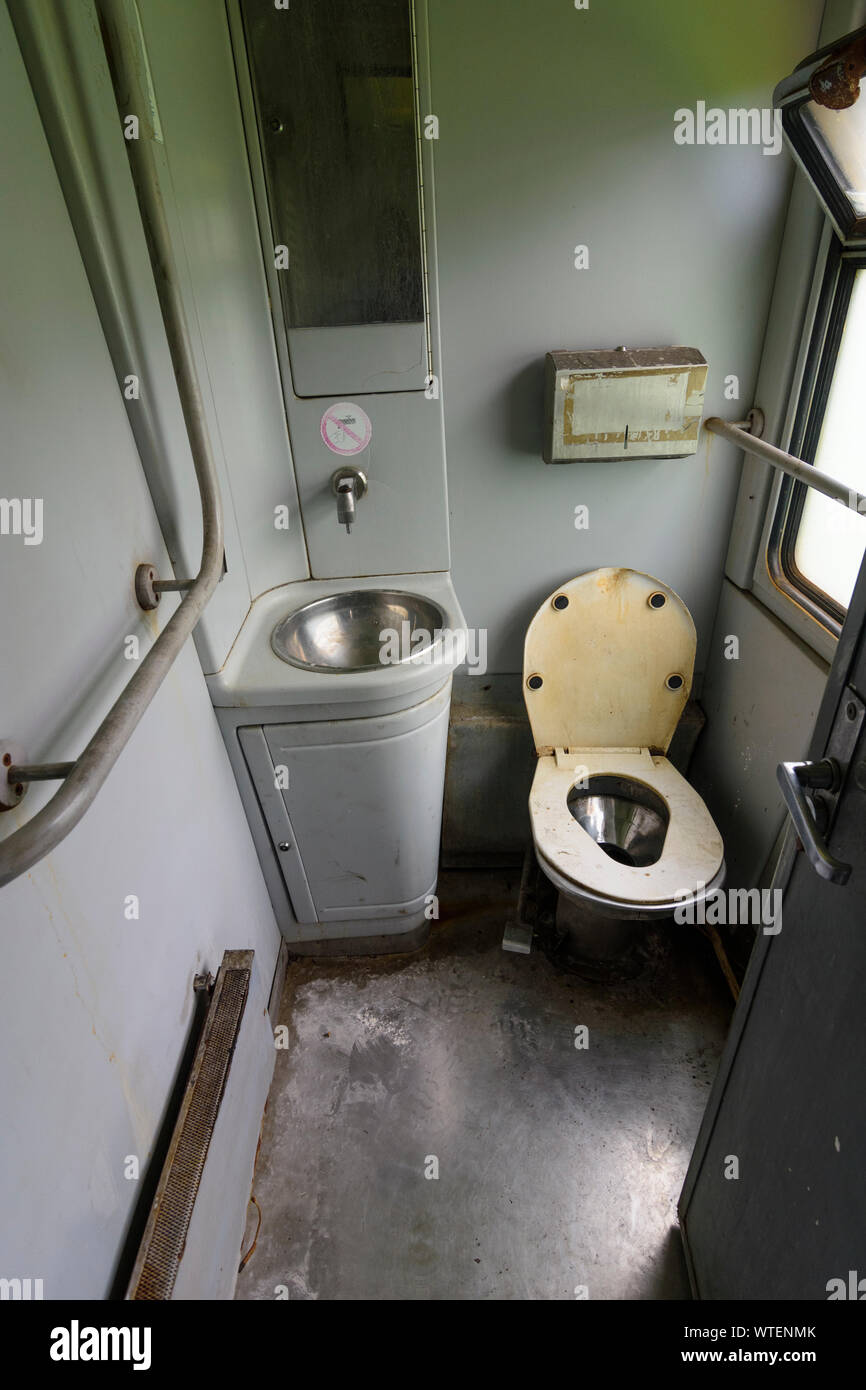 Lokale zug Toilette in Czernowitz, Ukraine, Oblast Stockfotografie - Alamy