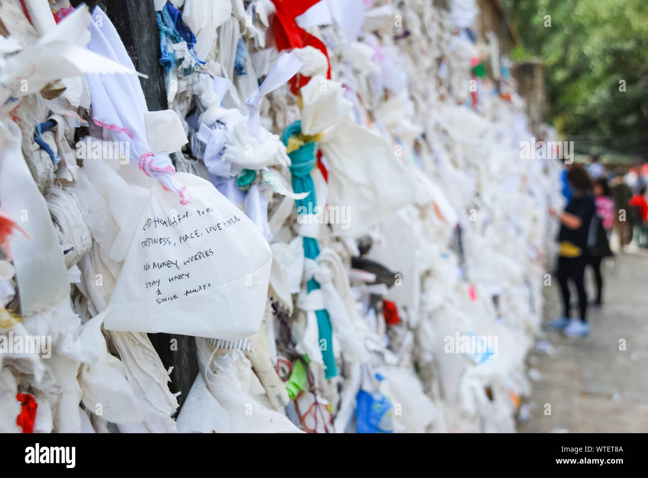 Viele Wünsche auf der, die Wand an der das Haus der Jungfrau Maria in der Türkei. Eine Wallfahrt für viele Christen ihre Wünsche wahr werden lassen. Stockfoto