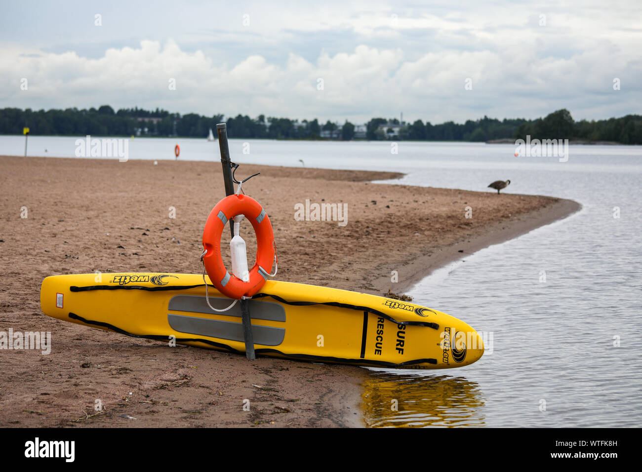 Leeren Strand an einem kalten Sommer Tag Stockfoto