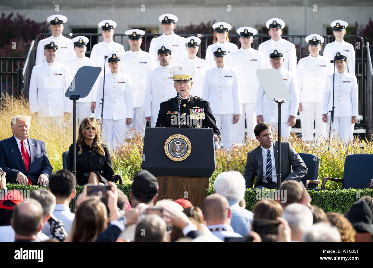 Arlington, VA, USA. 11 Sep, 2019. September 11, 2019 - Arlington, VA, USA: General Joseph F. DUNFORD JR., Vorsitzender des Generalstabs, in seiner Rede auf der 11. September Gedenkfeier Zeremonie am Pentagon. Quelle: Michael Brochstein/ZUMA Draht/Alamy leben Nachrichten Stockfoto