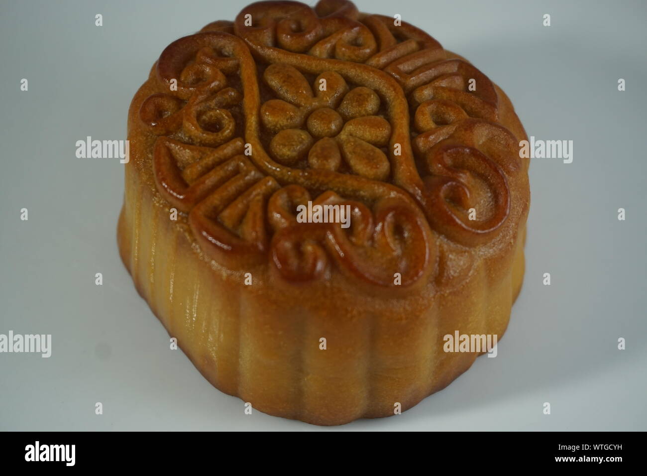 Doppelzimmer mit Eigelb und Lotus Samen einfügen Mondkuchen für Mondfest in der chinesischen Kultur gefeiert. Stockfoto