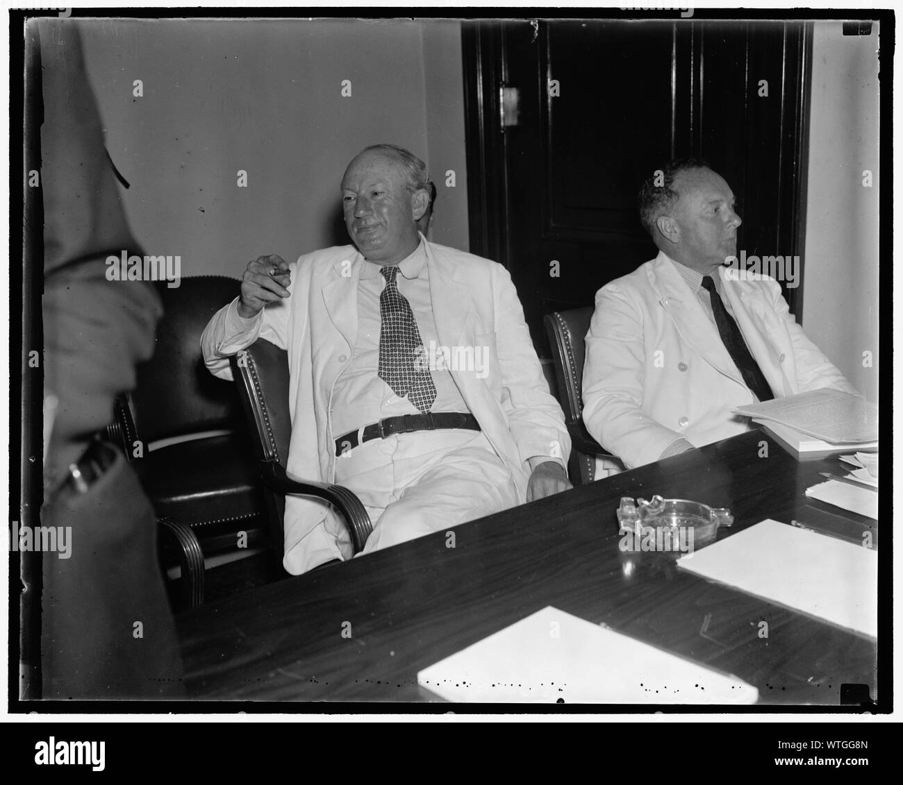 Mississippi Senator. Washington, D.C., Aug 5. Eine neue informelle Bild von Senator Pat Harrison von Mississippi, 8/5/37 Stockfoto