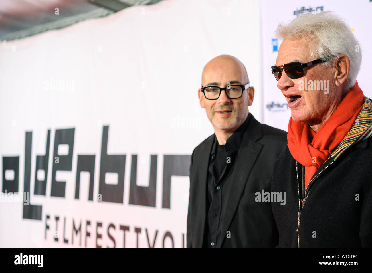 Oldenburg, Deutschland. 11 Sep, 2019. Während der Eröffnungsgala des Oldenburger International Film Festival, Schauspieler, Filmemacher und Autor Burkhard Trockensten (r) neben der Leiter des Festivals steht, Torsten Neumann. Credit: mohssen Assanimoghaddam/dpa/Alamy leben Nachrichten Stockfoto