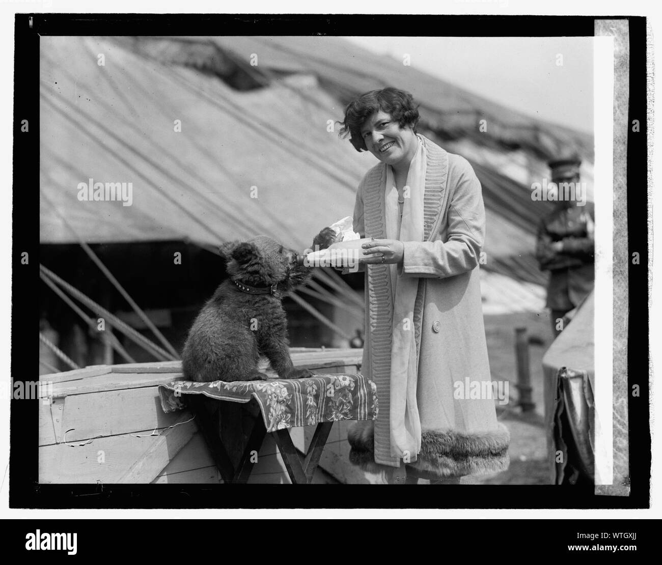 Mme. Cato Pallenberg und Bear, 5/10/26. Stockfoto