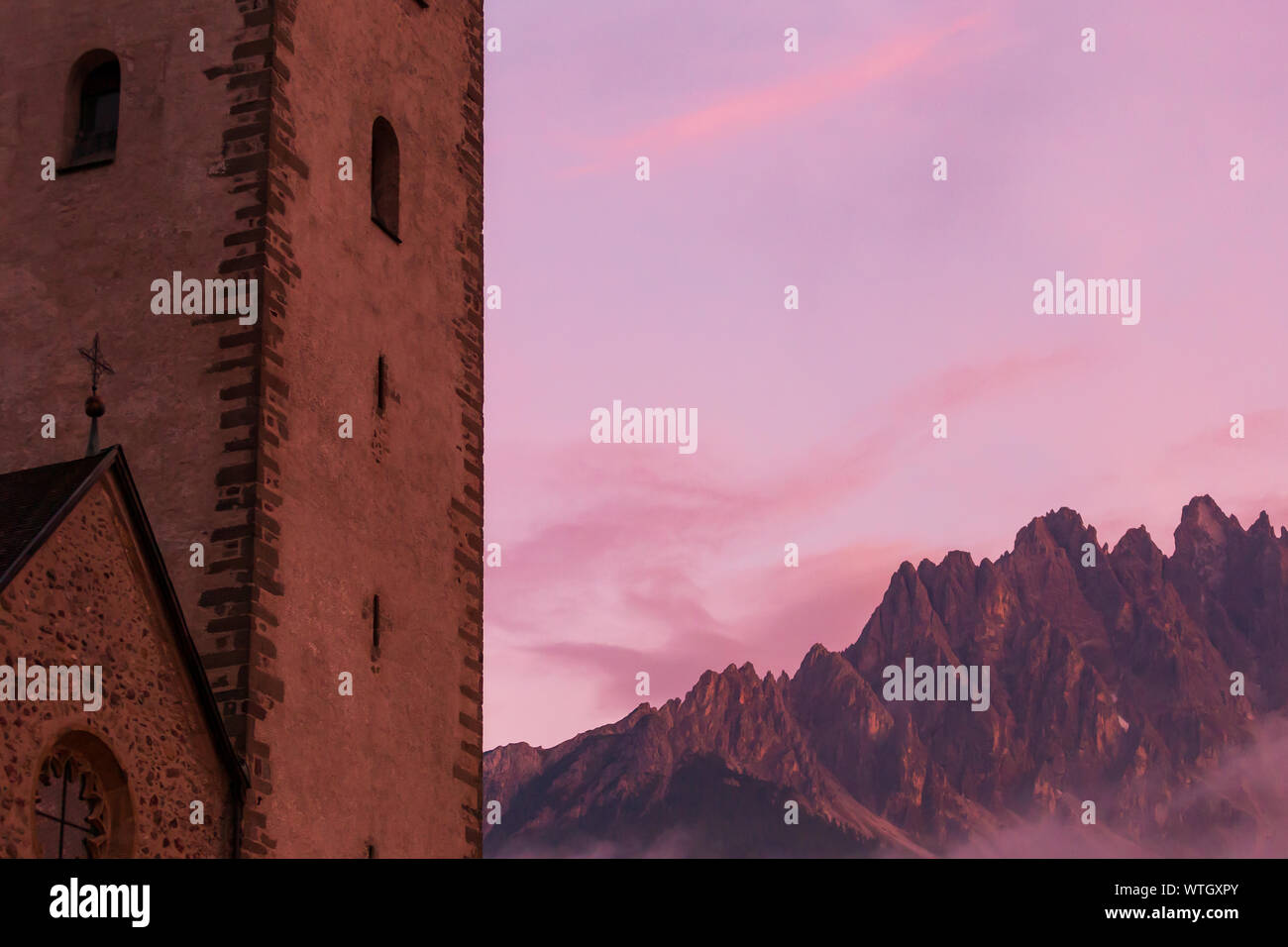 Panorama der Dolomiten von Innichen bei Sonnenuntergang Stockfoto