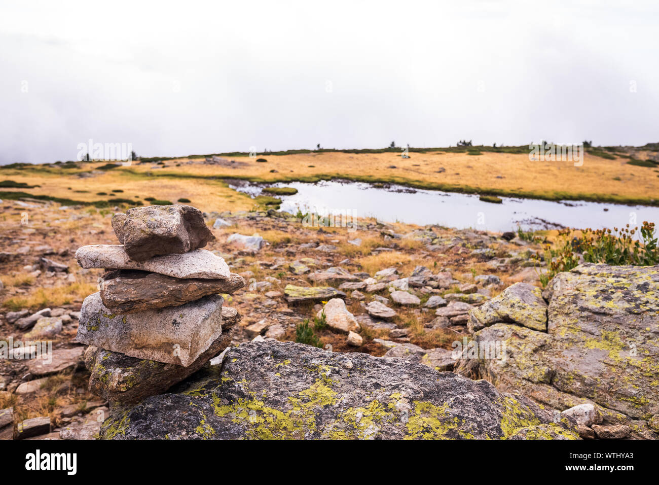 High Mountain Lake durch seine spezielle Flora und Fauna geschützt. Stockfoto